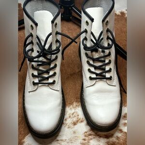 Doc Martens NWT, leather 1460 UNISEX boots; size: men 8 ladies 9. Airwair